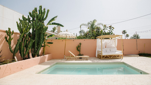 Salones para fiestas con piscina