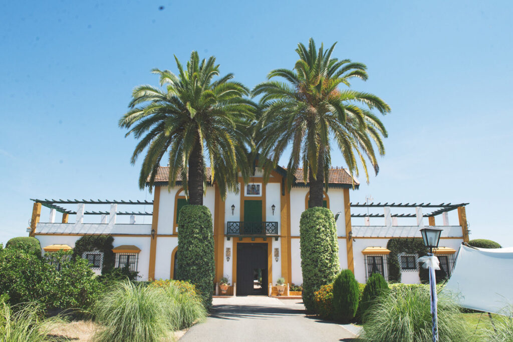 El Triunfo en Sevilla: hacienda con piscina para eventos por horas, foto 1