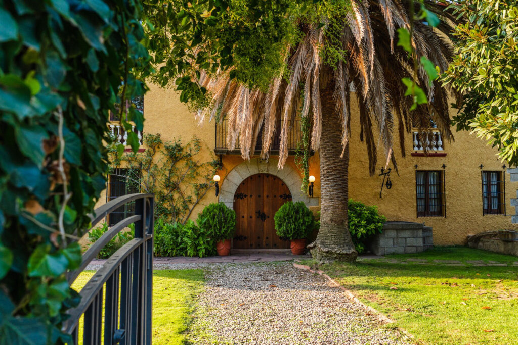 Masia Catalana S.XV en Barcelona: masía con piscina para eventos por horas, foto 1
