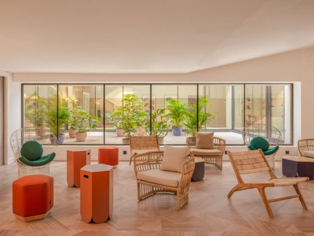 Sala Reuniones Los Abanicos en Sevilla: sala de eventos, interior, para eventos por horas, foto 1