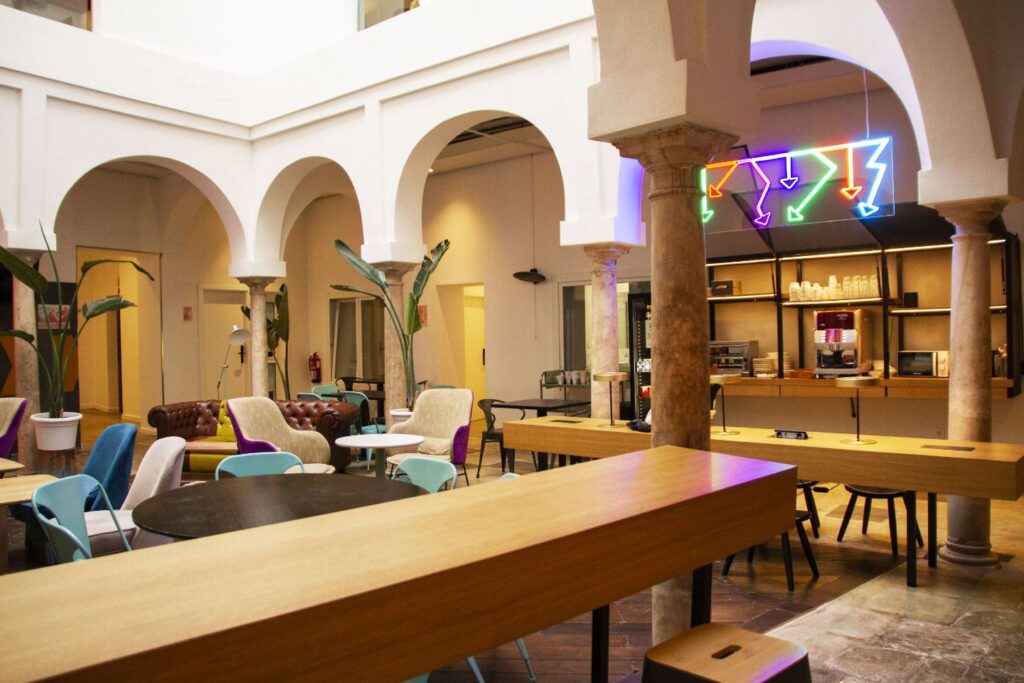 Patio andaluz privado en Sevilla alquilado por horas para una cena de empresa de Navidad