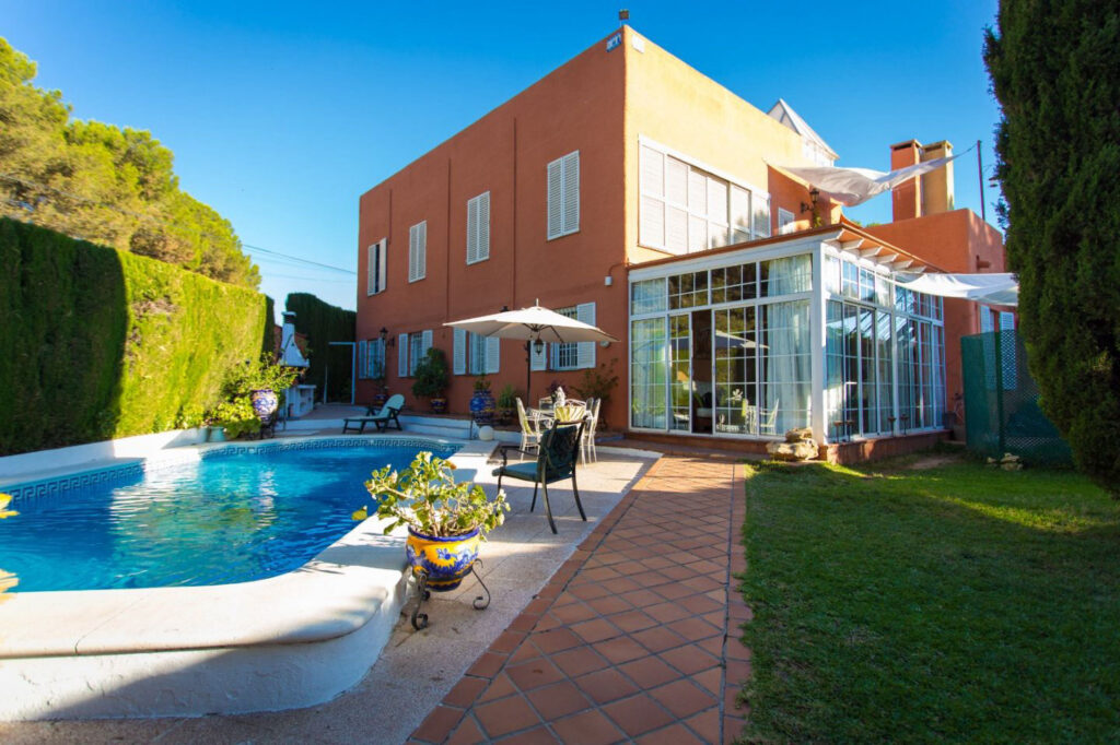 Jardín privado con piscina para celebrar un 40 cumpleaños en Sevilla